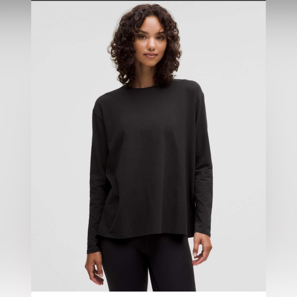 Lululemon Twist-Back Relaxed-Fit Long-Sleeve Shirt
Black Small